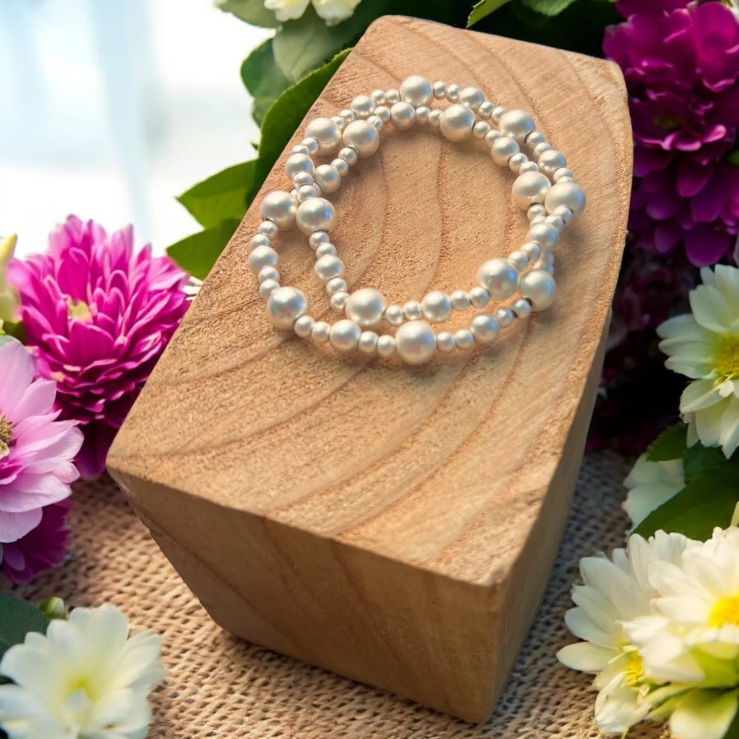 Jess and Lou Silver Beaded Stretch Bracelet-White finn