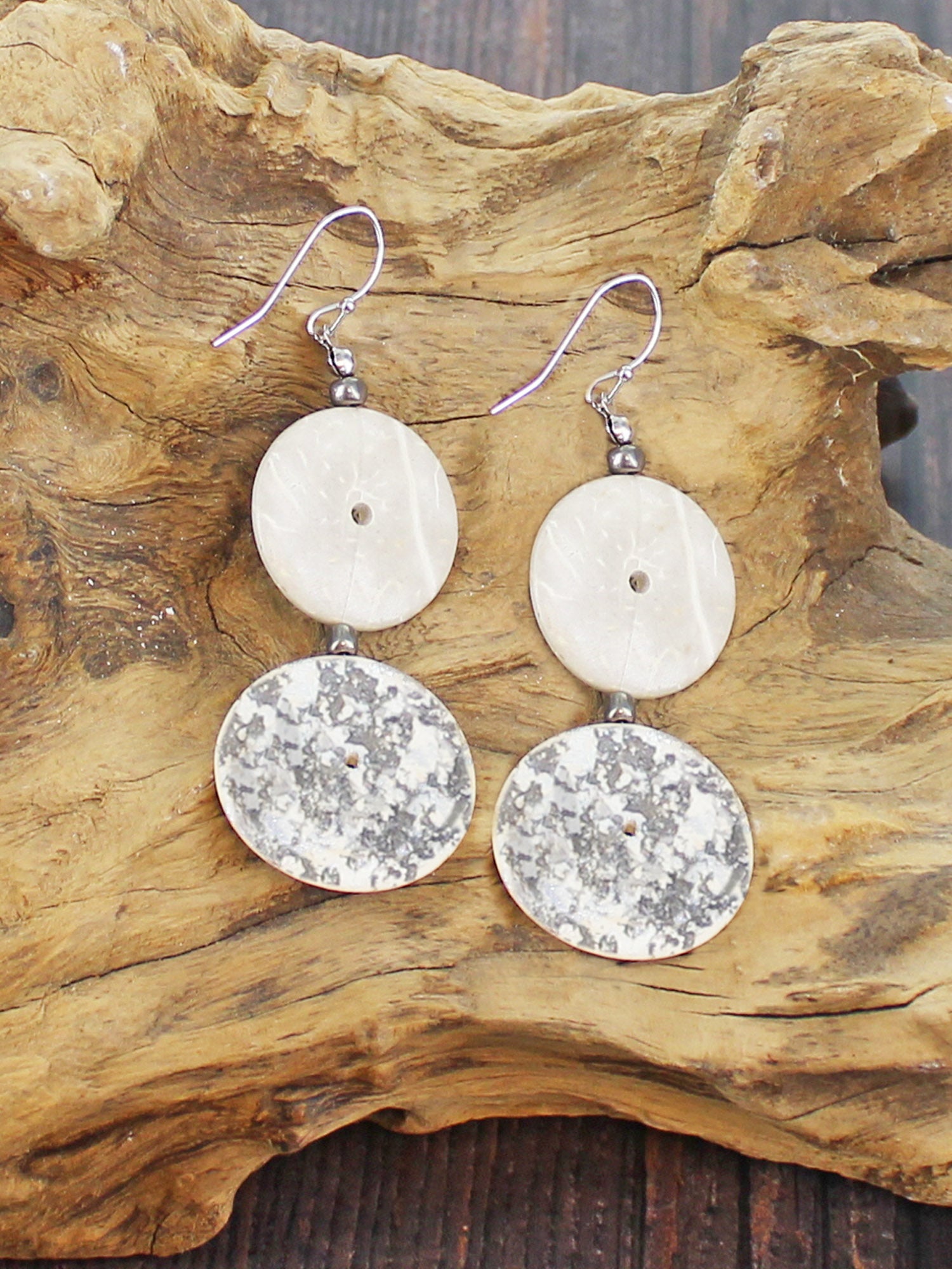 Suzie Blue Wood and Resin Earrings UJ1525-White finn