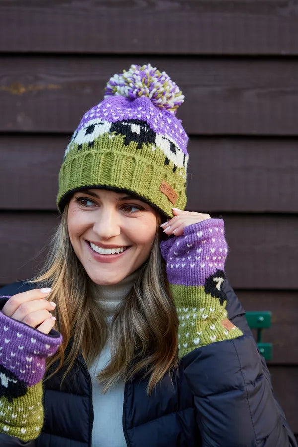 Pachamama Black Sheep Handwarmer-White finn