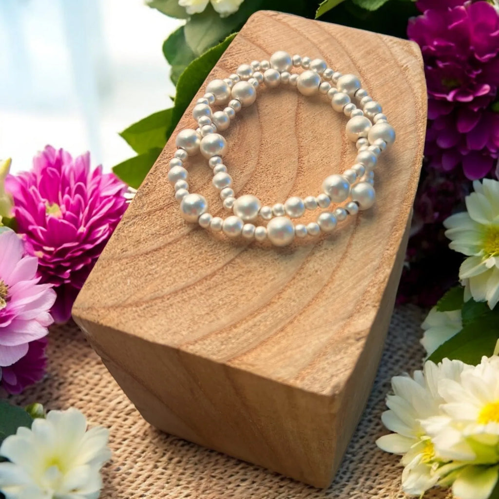 Jess and Lou Silver Beaded Stretch Bracelet-White finn