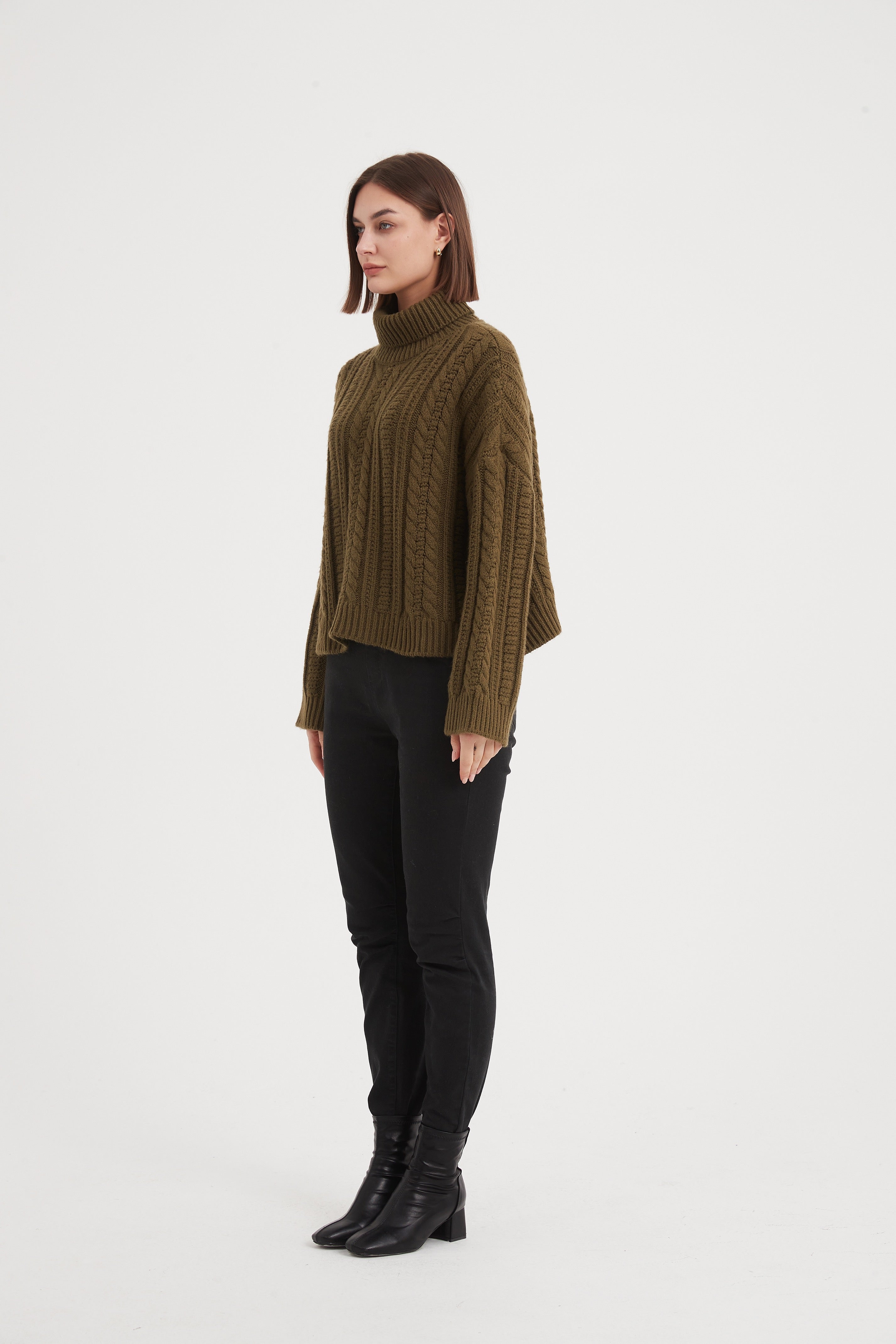 Tirelli Chunky Cable Oversized Knit-Knitwear-White finn