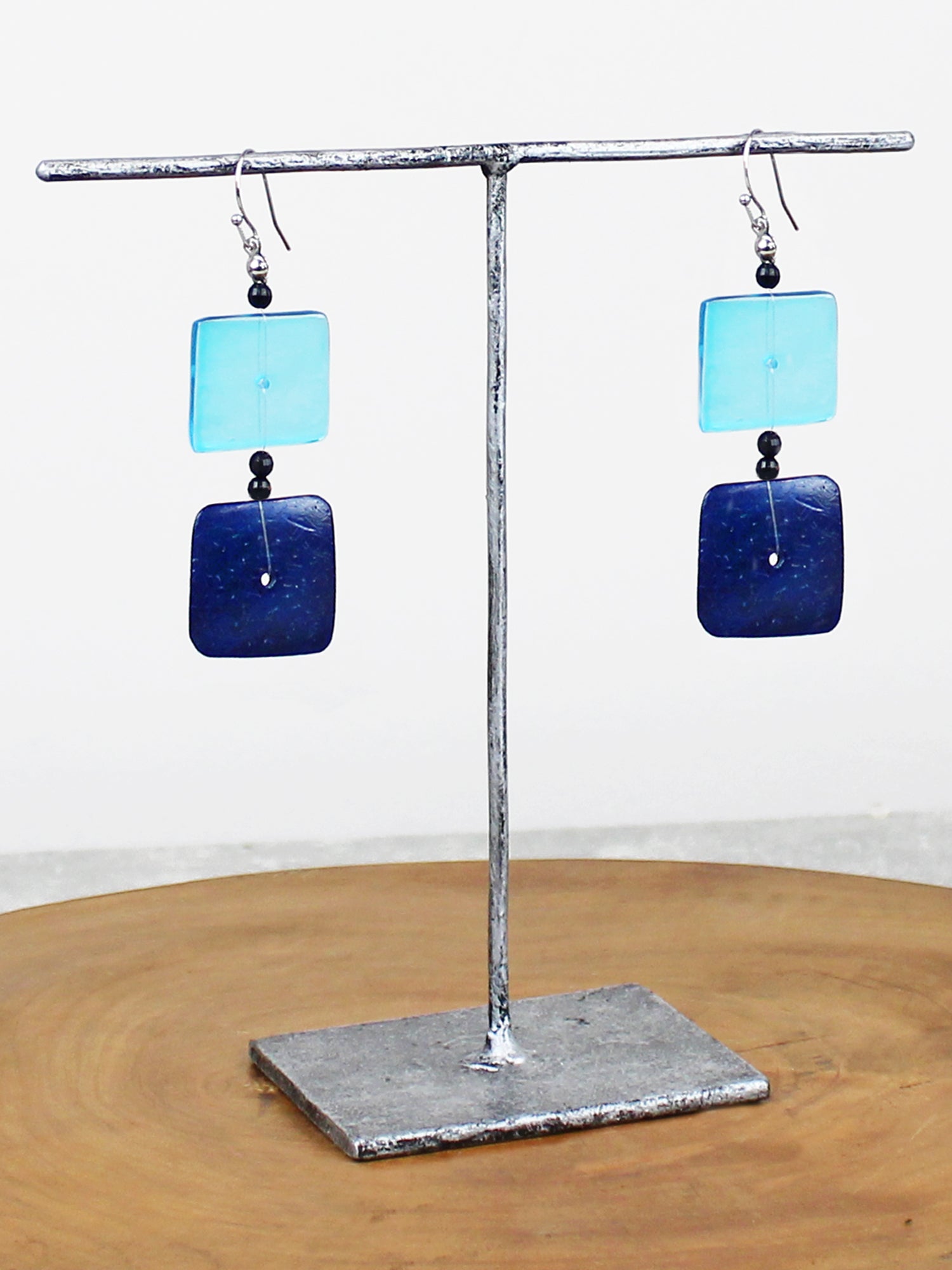 Suzie Blue Square Resin Earrings UJ1516-White finn