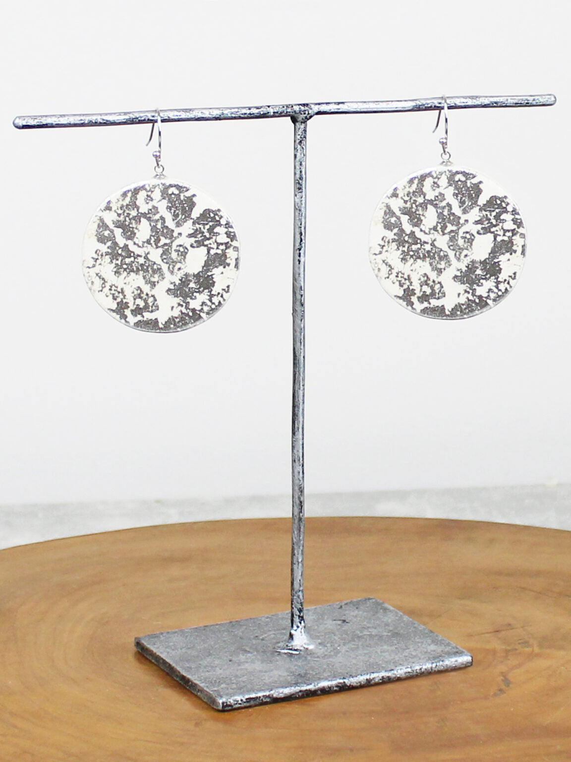 Suzie Blue Mottled Resin Disc Earrings UJ1527-Earrings-White finn