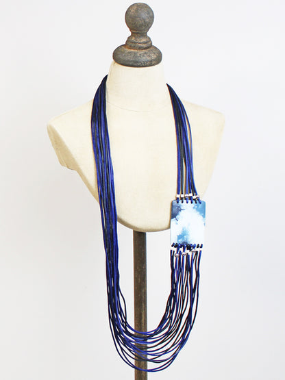 LONG MULTI-STRAND NECKLACE WITH MARBLED RESIN UJ6403