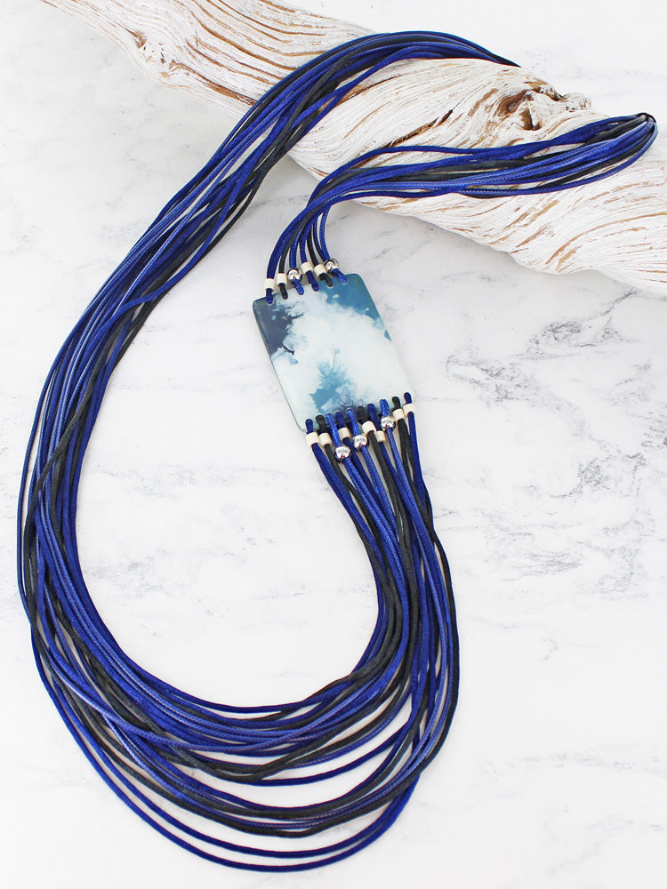 LONG MULTI-STRAND NECKLACE WITH MARBLED RESIN UJ6403