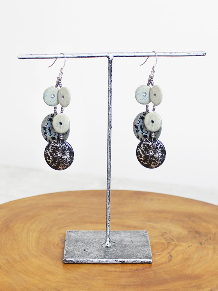 GREY COCONUT BEAD EARRINGS UJ6427