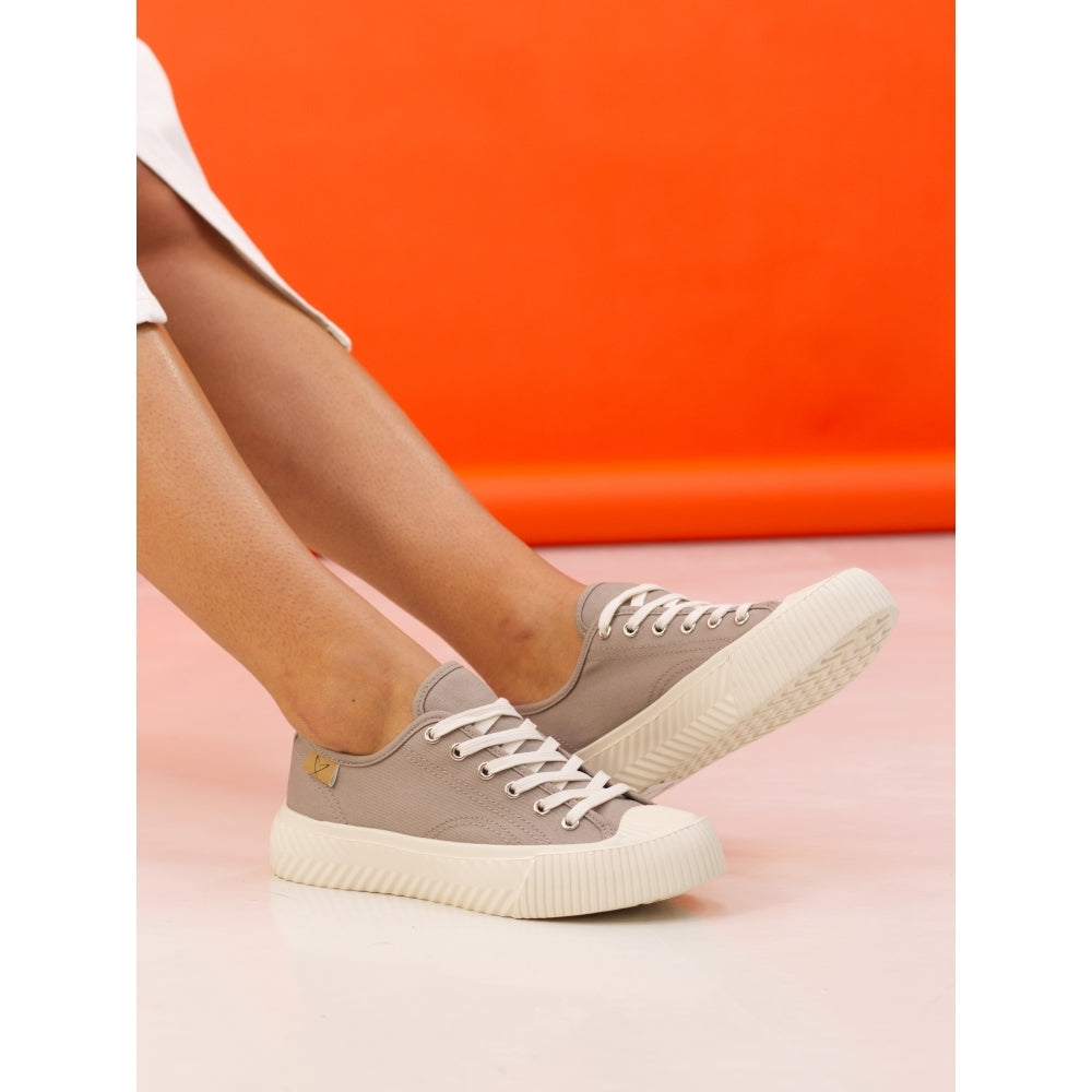 Jayne 11 Navy Trainers-White finn