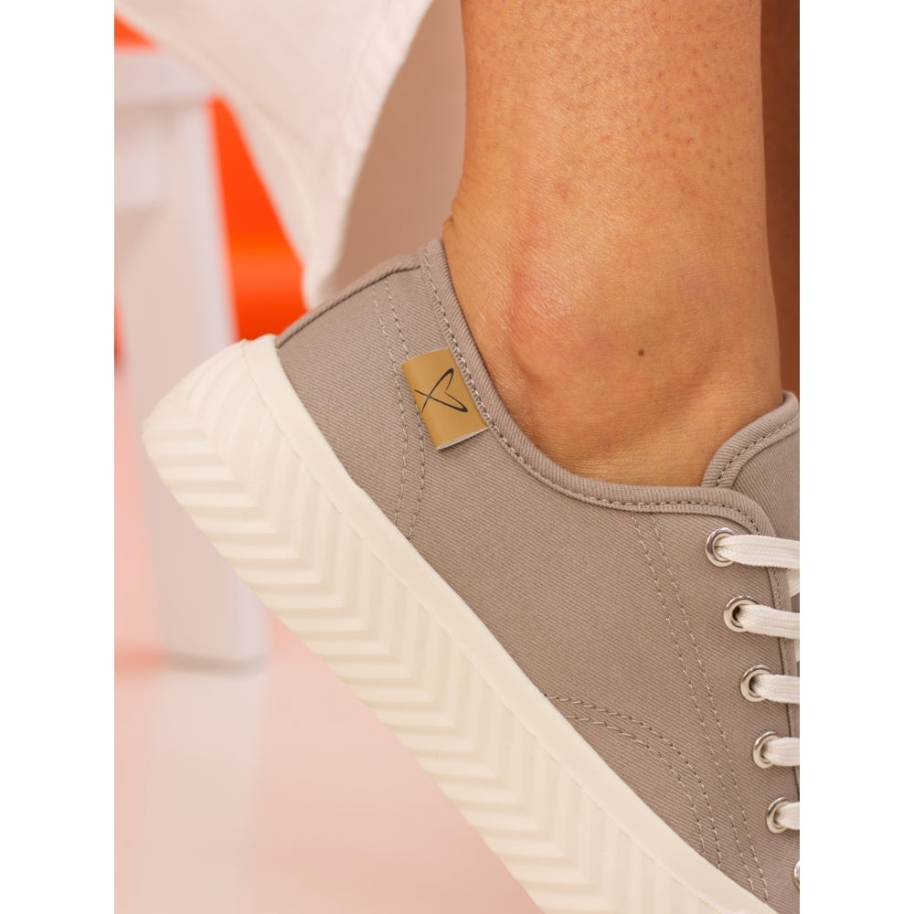 Jayne 11 Navy Trainers-White finn