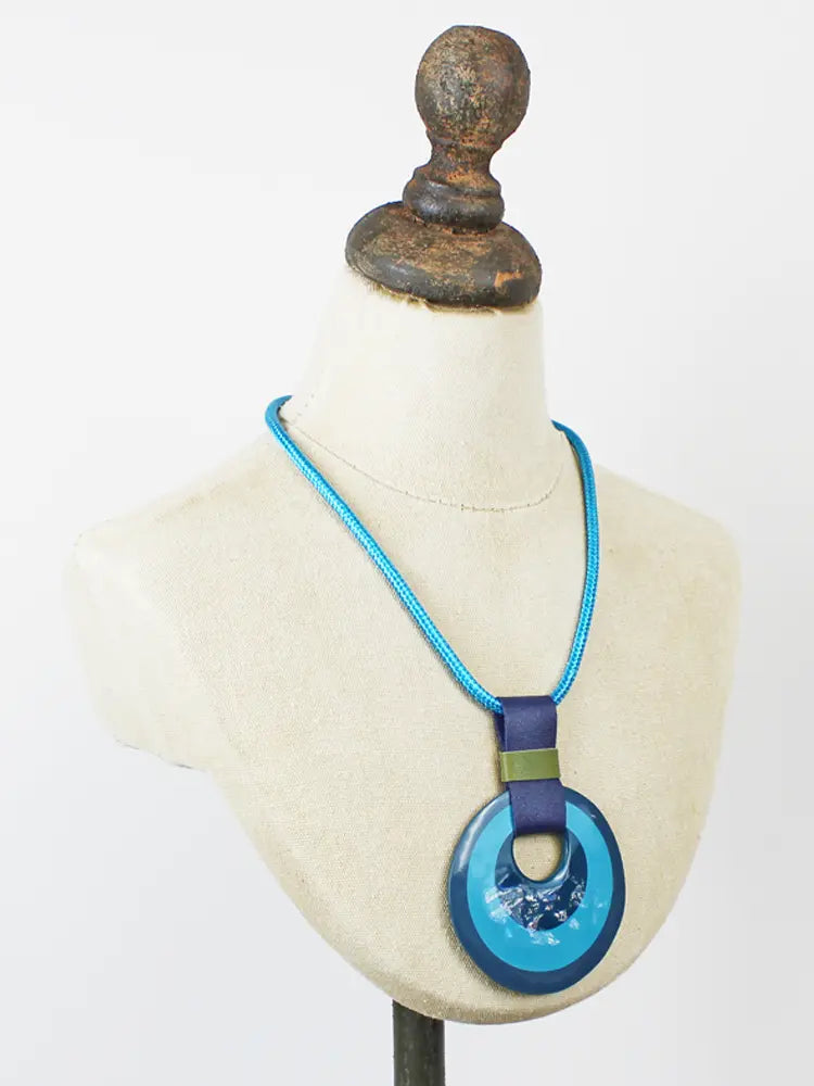 Suzie Blue Resin Pendant Necklace UJ6515