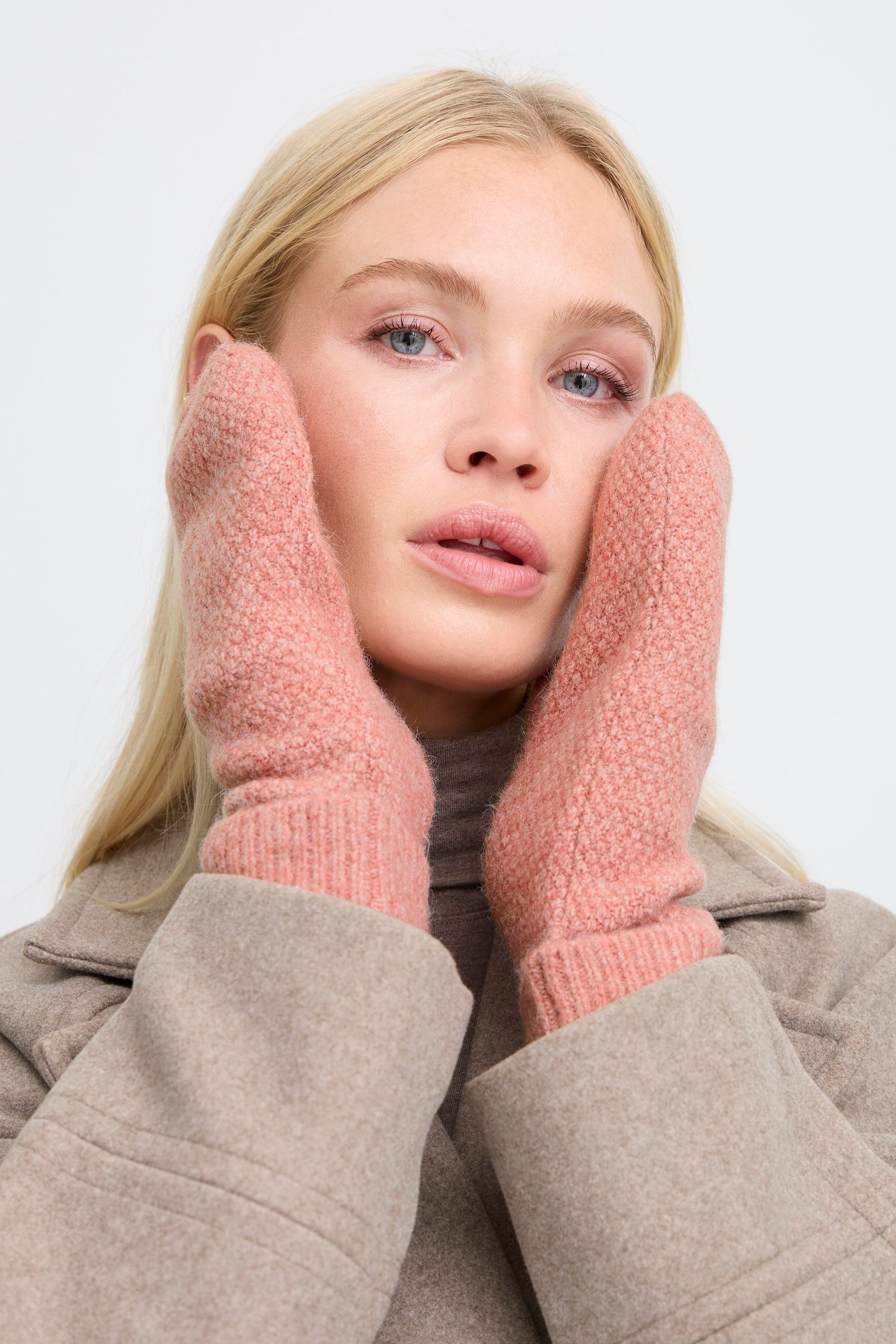 B young Byvilko Mitts-b.young-White finn