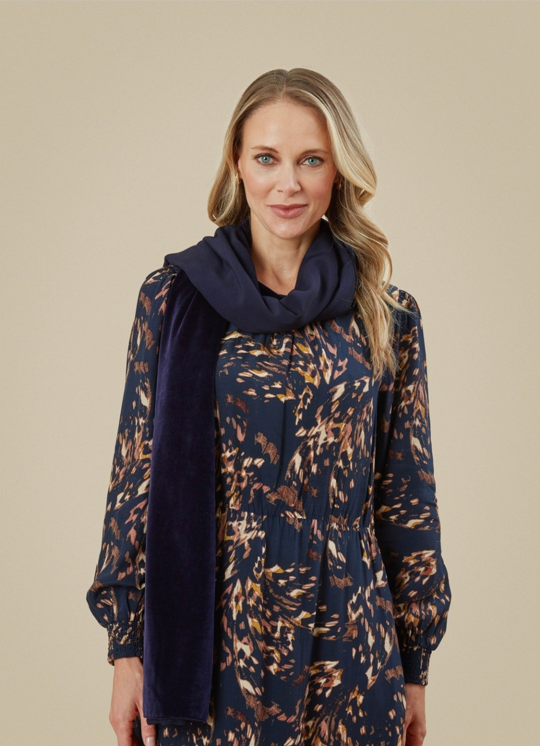 VICTORIA VELVET SHAWL FREIDA PRINT-Dress-White finn