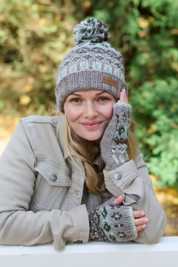 Pachamama Loch Fyne Merino Roll Back Beanie Green-Pachamama-White finn