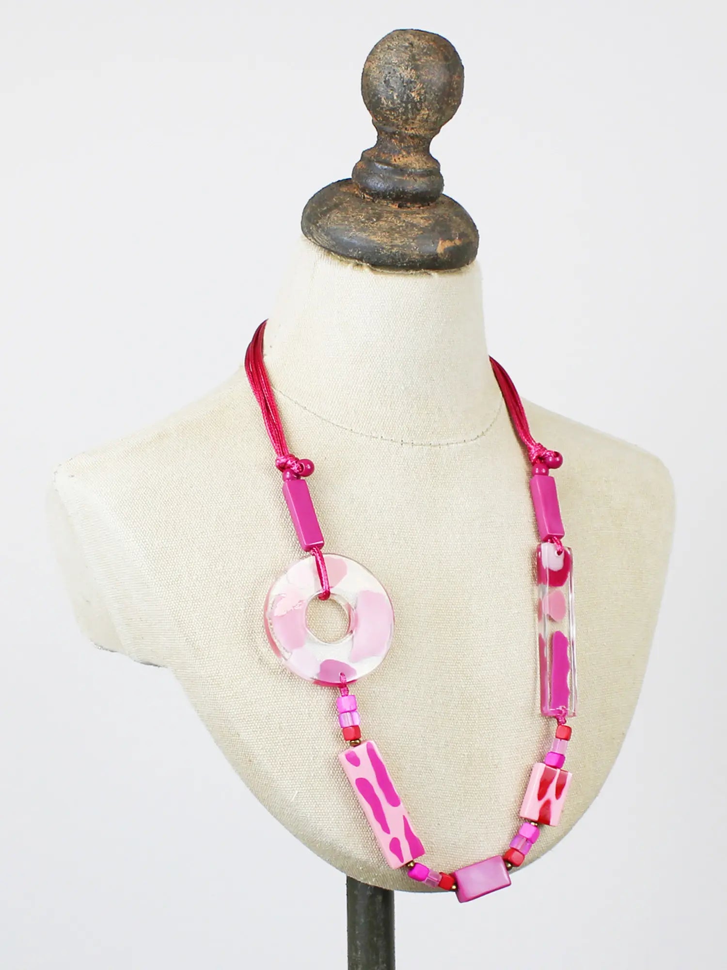 Suzie Blue Asymmetric Resin Necklace UJ1508-Necklace-White finn