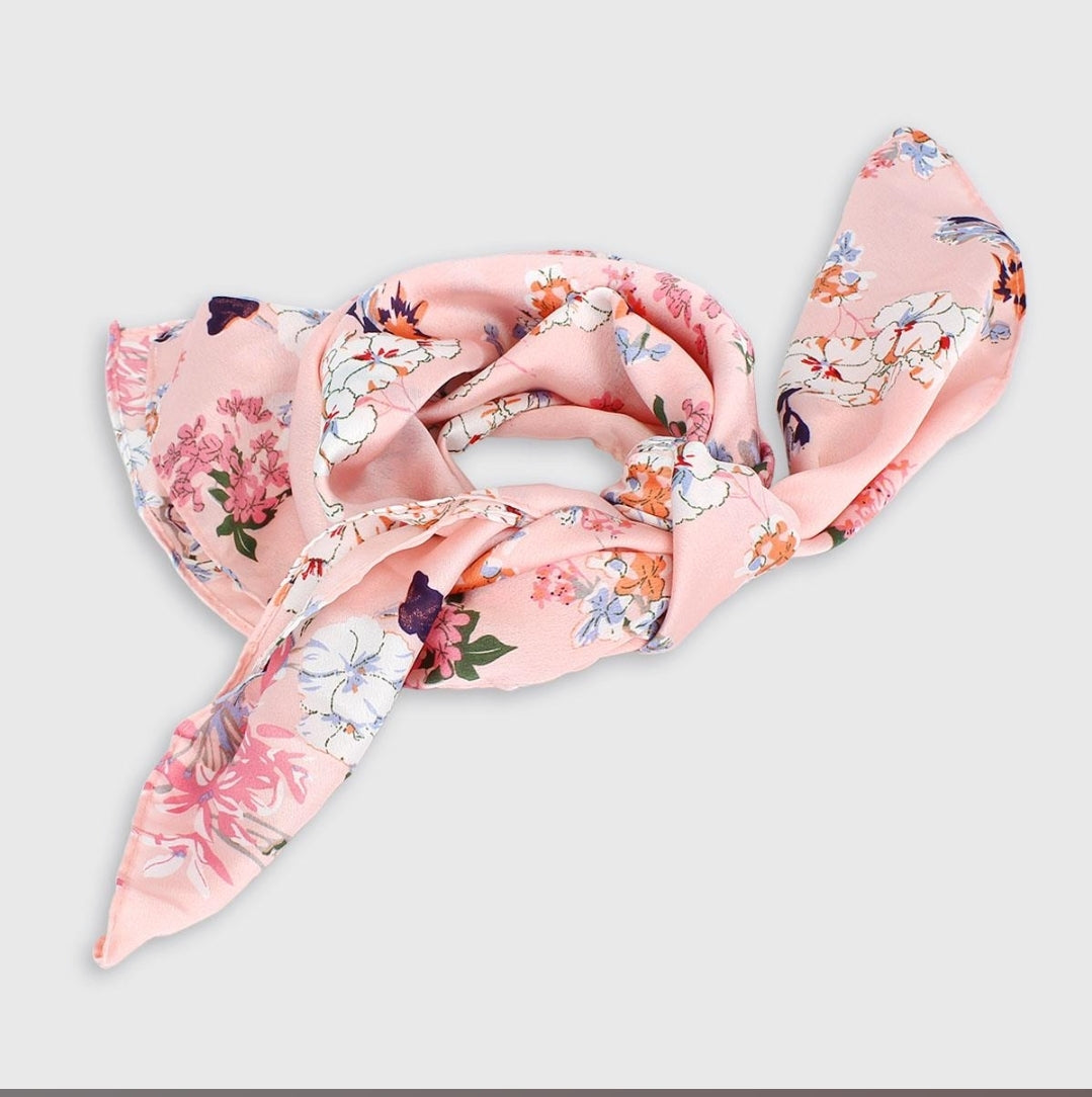Kiki Square Scarf Pink-Scarf-White finn