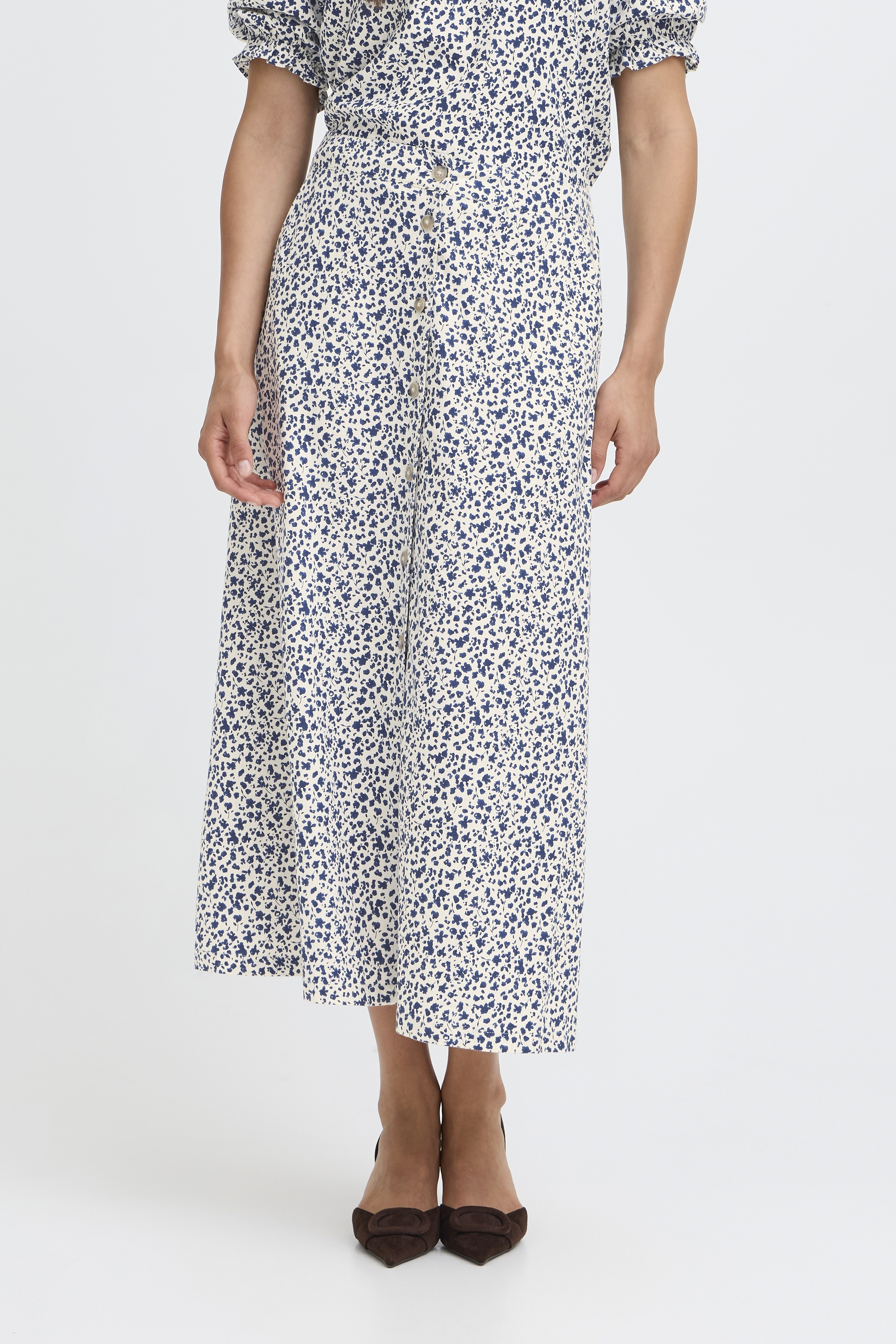 B young Byfalakka Button Skirt