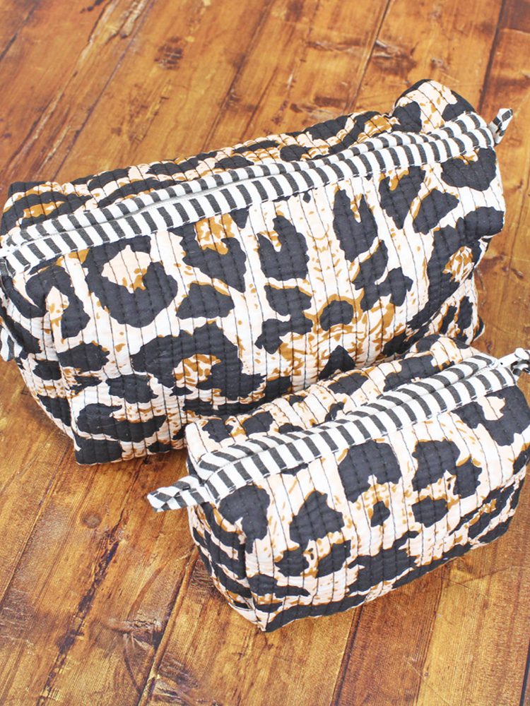 JT6602C QUILTED COTTON LARGE WASH BAG – ANIMAL PRINT