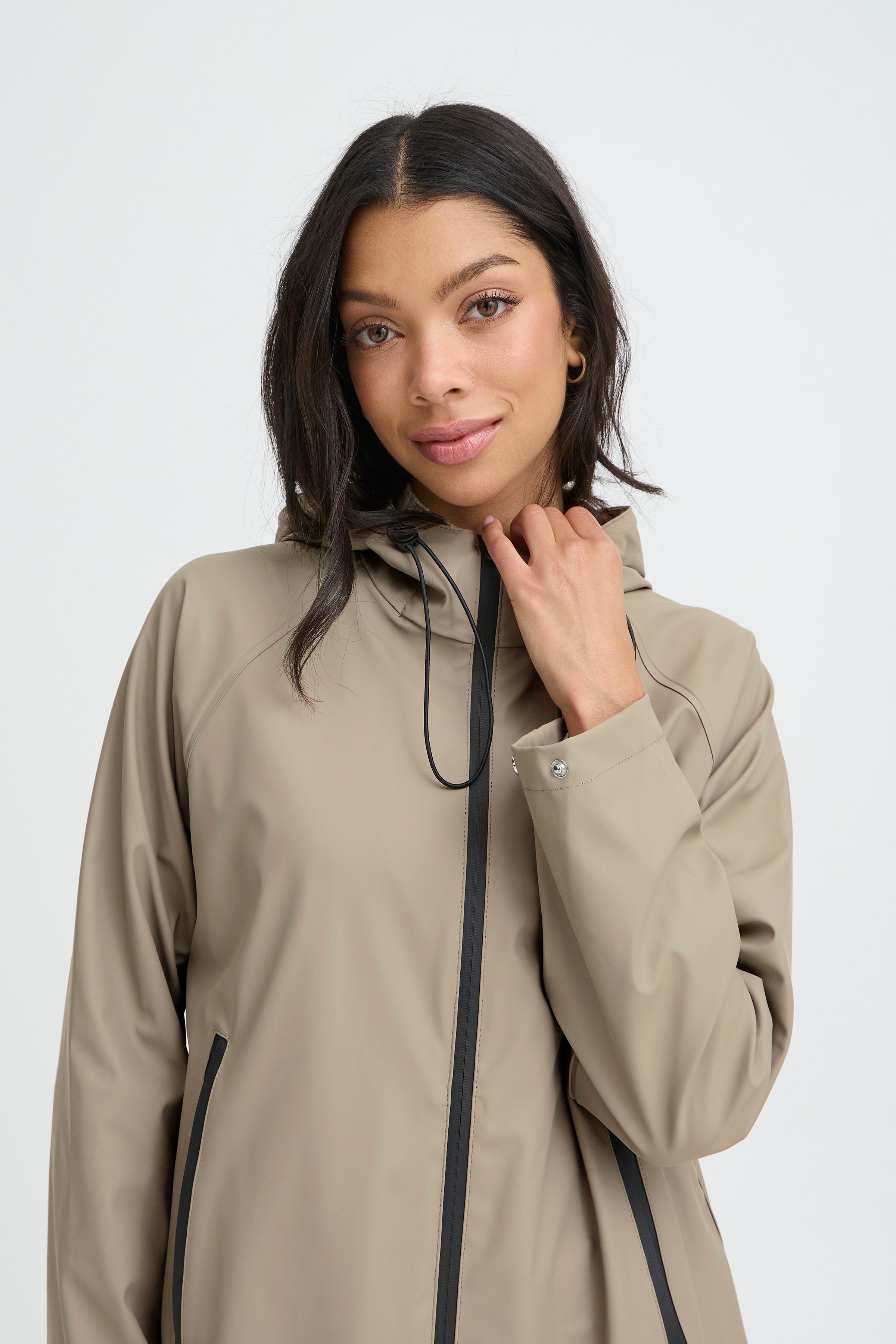 B young Byavan Coat 6-White finn -White finn