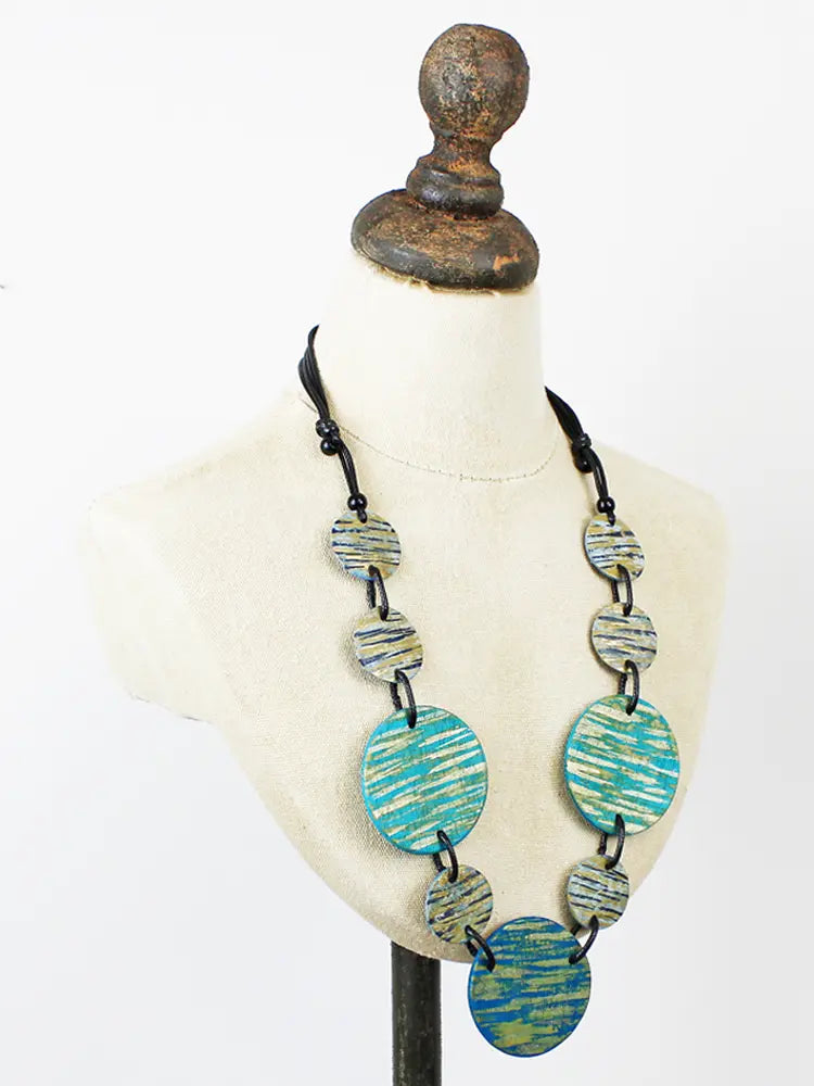 Suzie Blue Long Shell Disc Necklace UJ6512