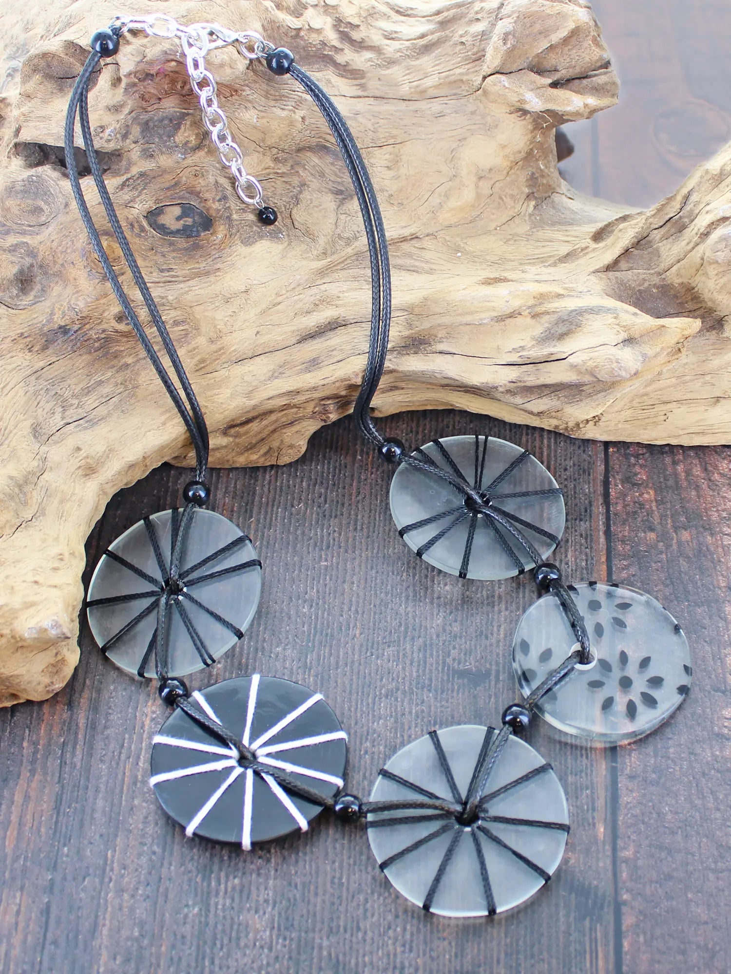 Suzie Blue Resin Disc and Tread Necklace UJ6507-Necklace-White finn