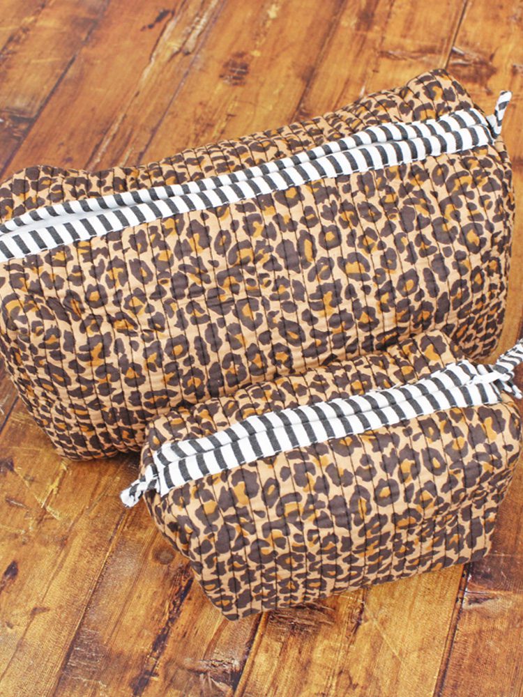 JT6602B  QUILTED COTTON SMALL WASH BAG – ANIMAL PRINT
