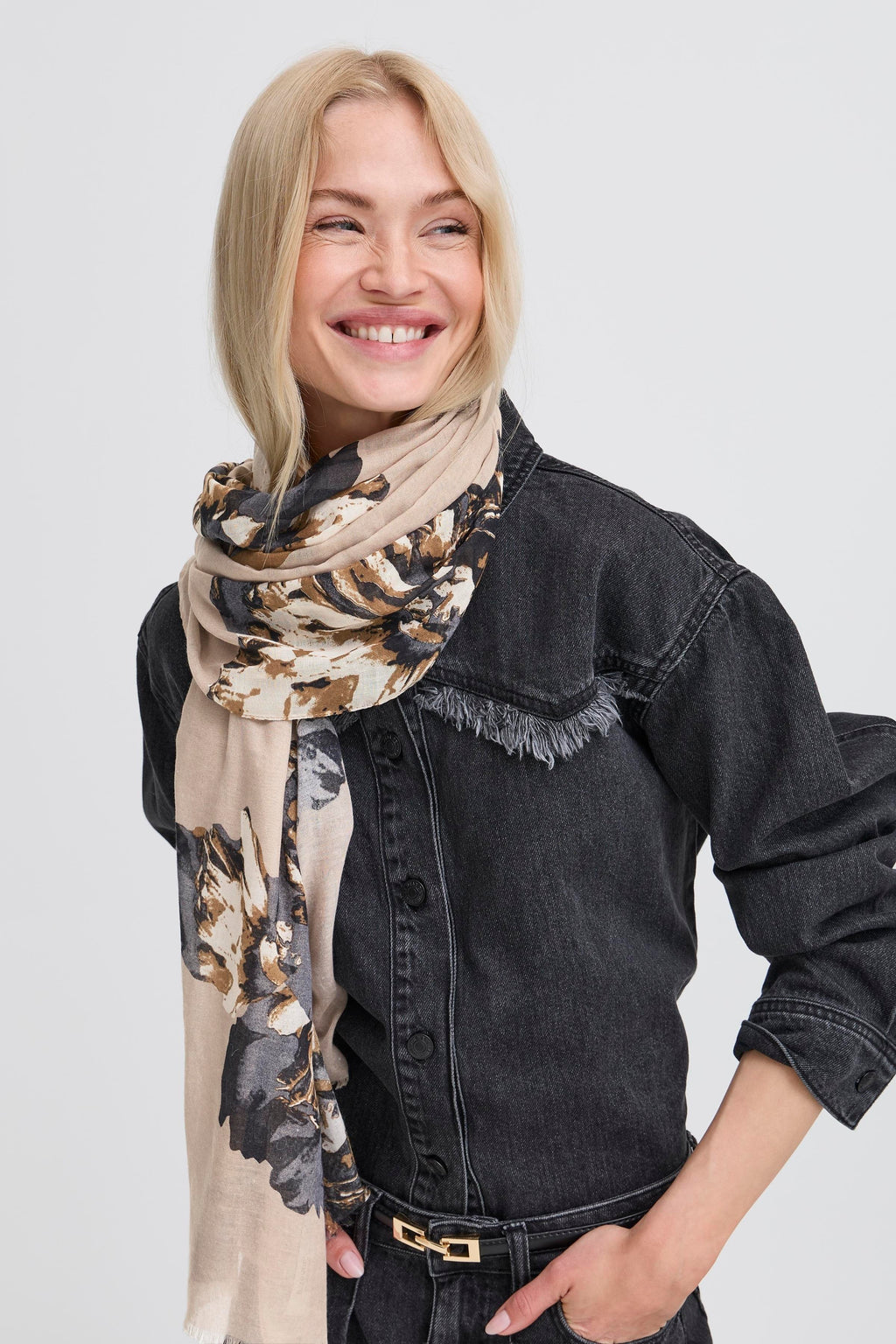 B young Bywallam Scarf Mega Floral-Scarf-White finn