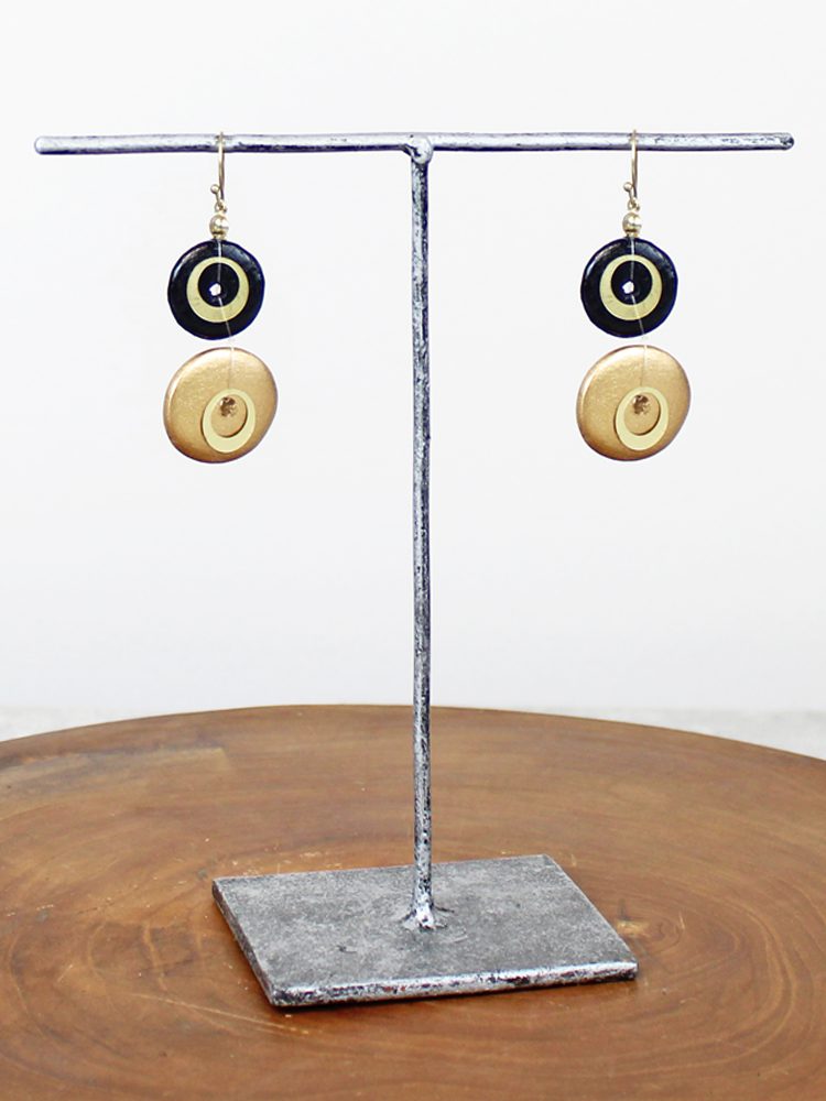WOODEN BUTTON EARRINGS UJ6605