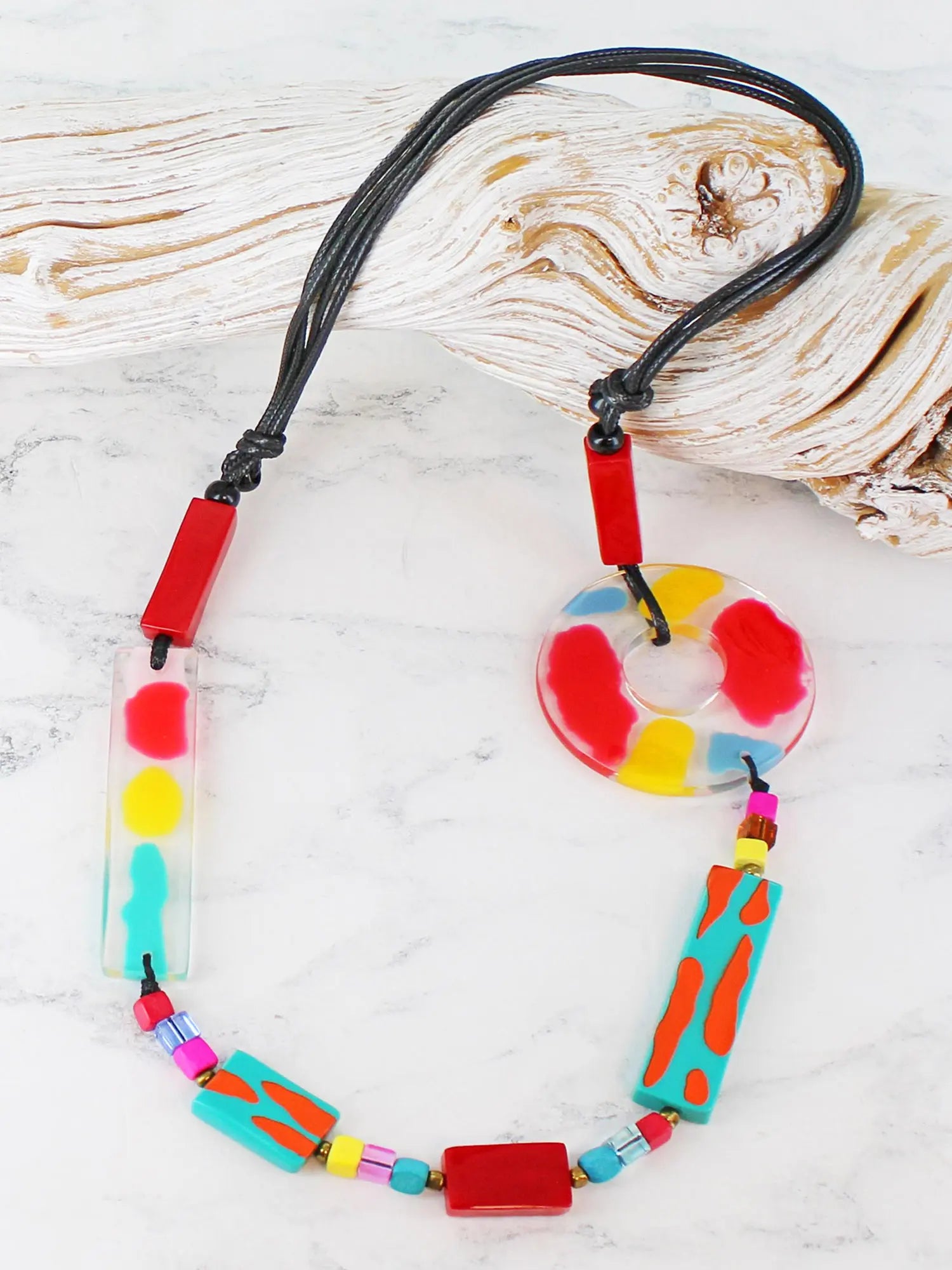 Suzie Blue Asymmetric Resin Necklace UJ1508-Necklace-White finn