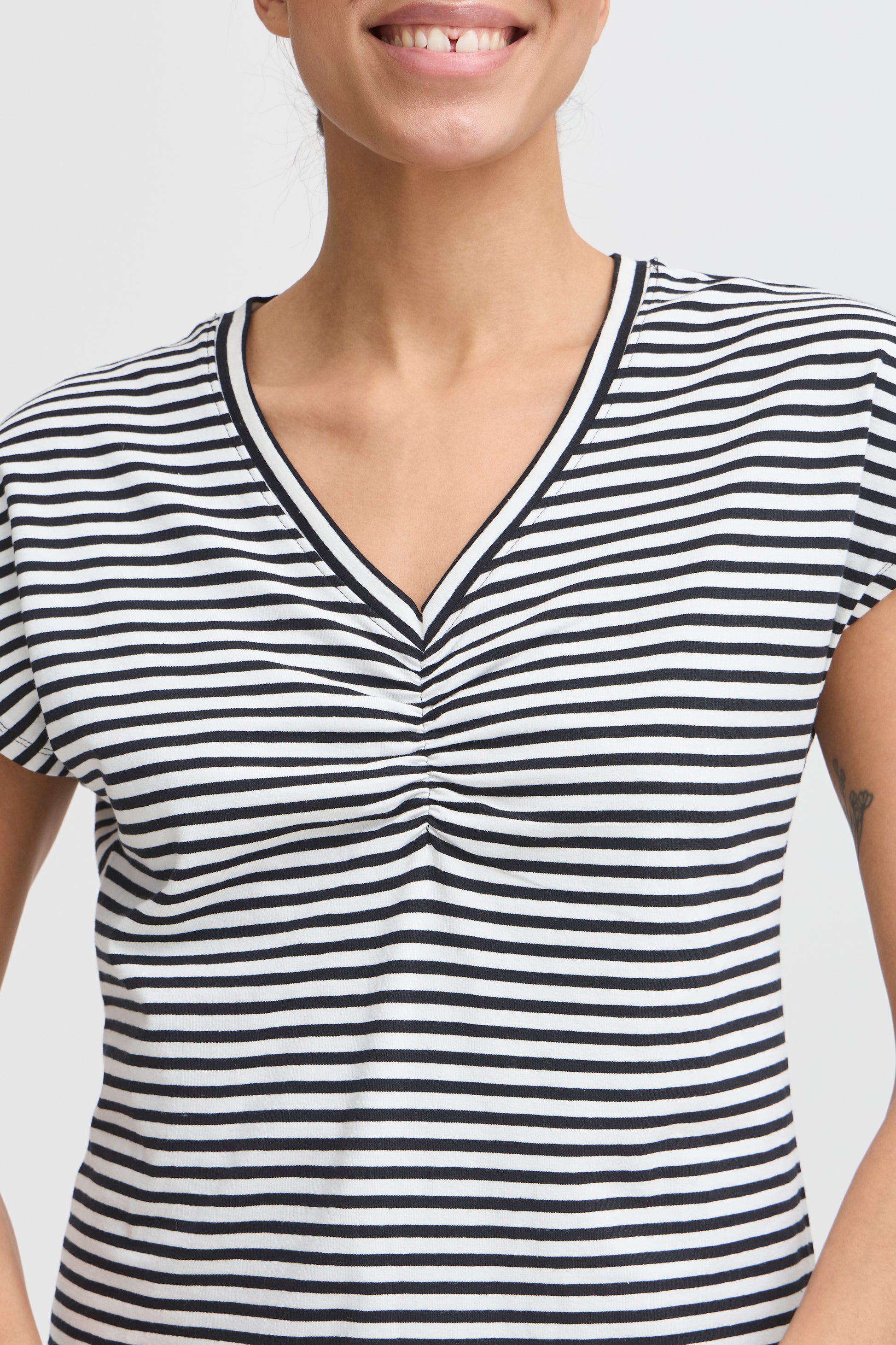 B young Bypandinna Striped Tee-White finn