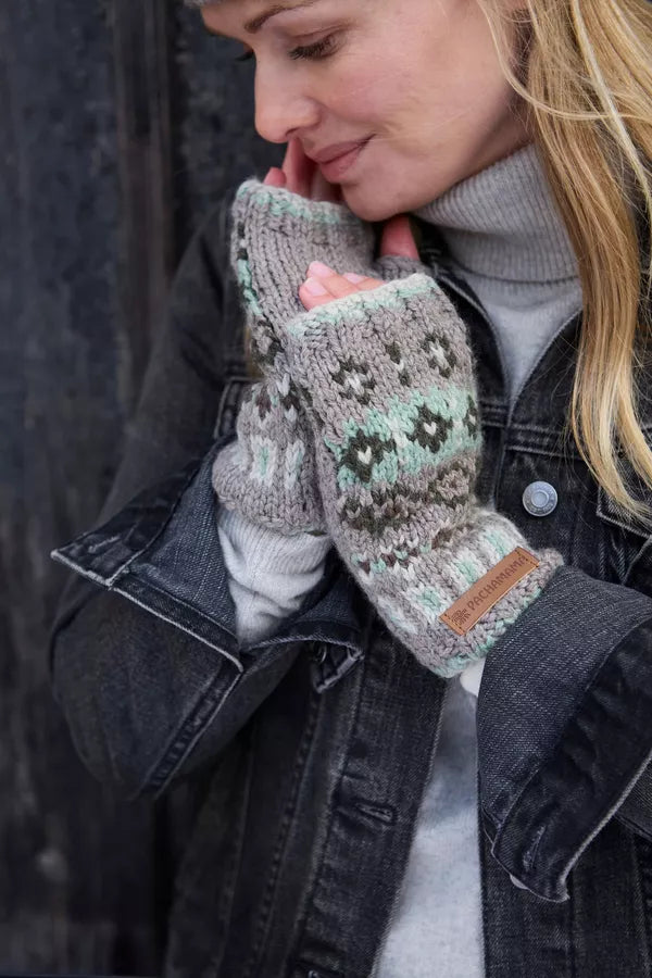 Pachamama Loch Fyne Merino Handwarmer Green-Pachamama-White finn