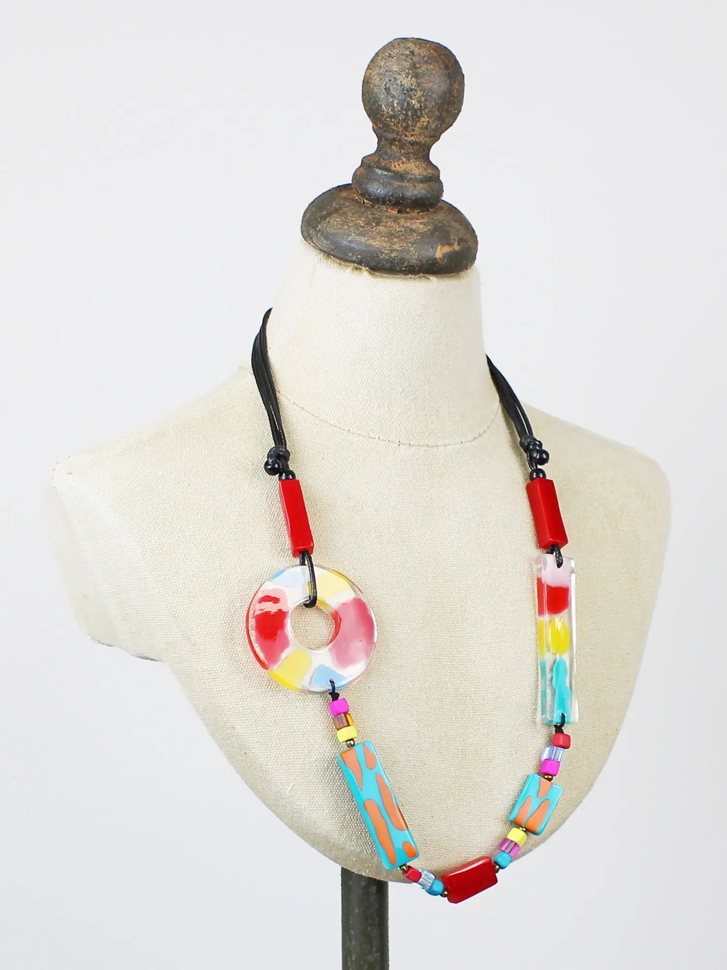 Suzie Blue Asymmetric Resin Necklace UJ1508-Necklace-White finn