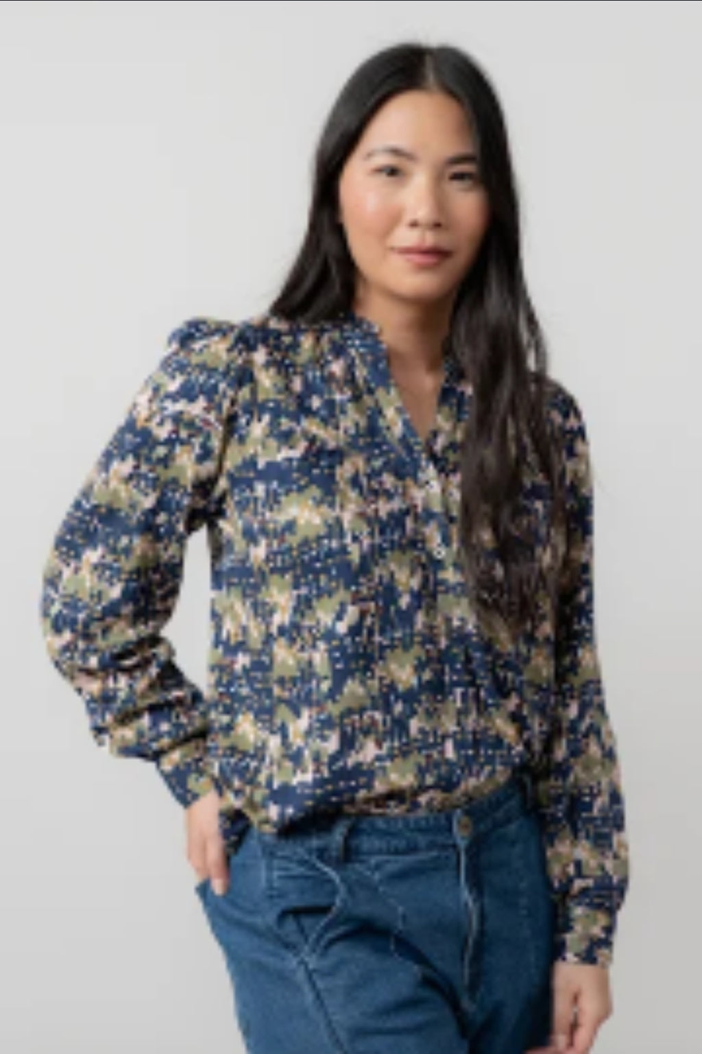 Lily and Me Wayfaring Blouse Clover-White finn