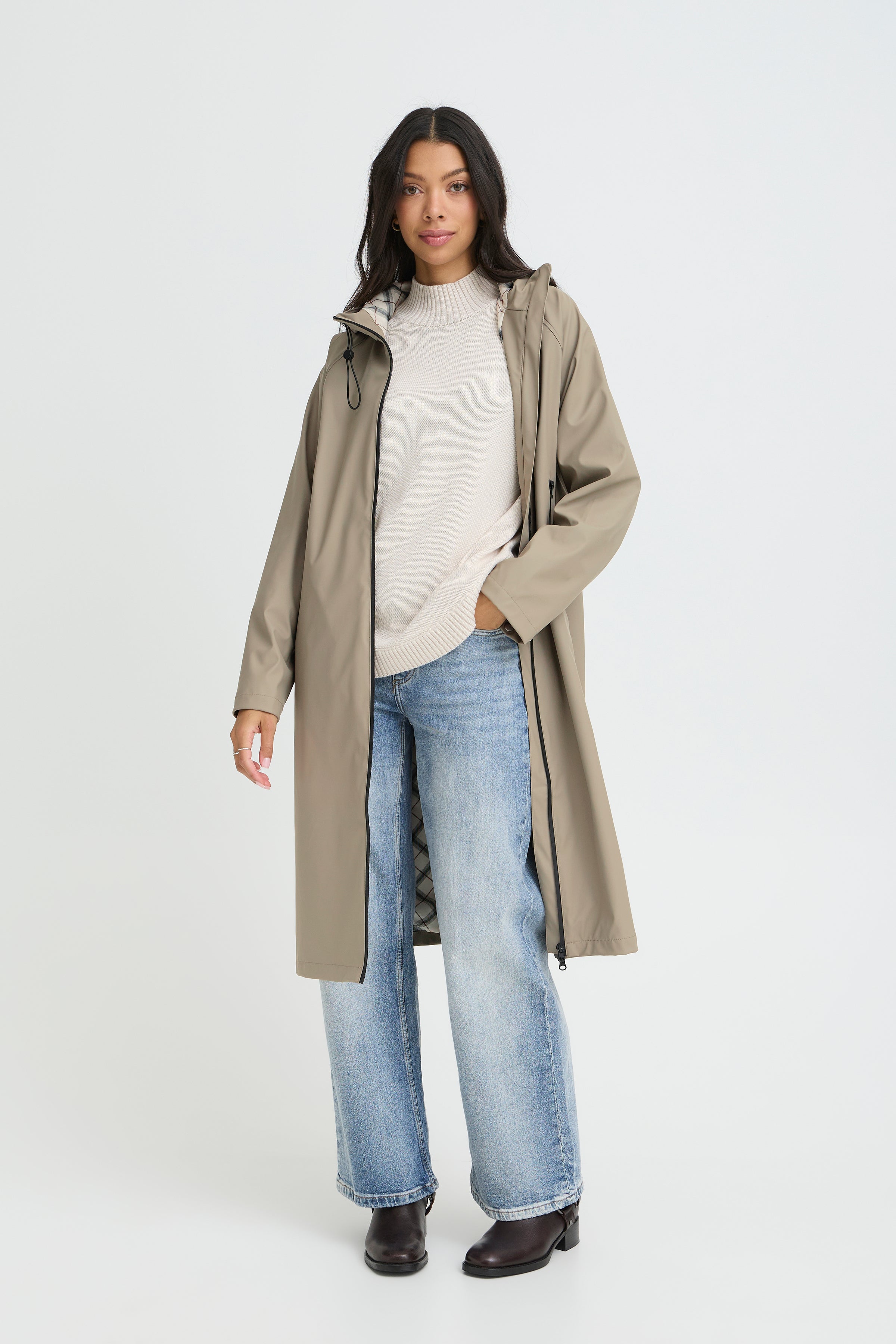 B young Byavan Coat 6-White finn -White finn
