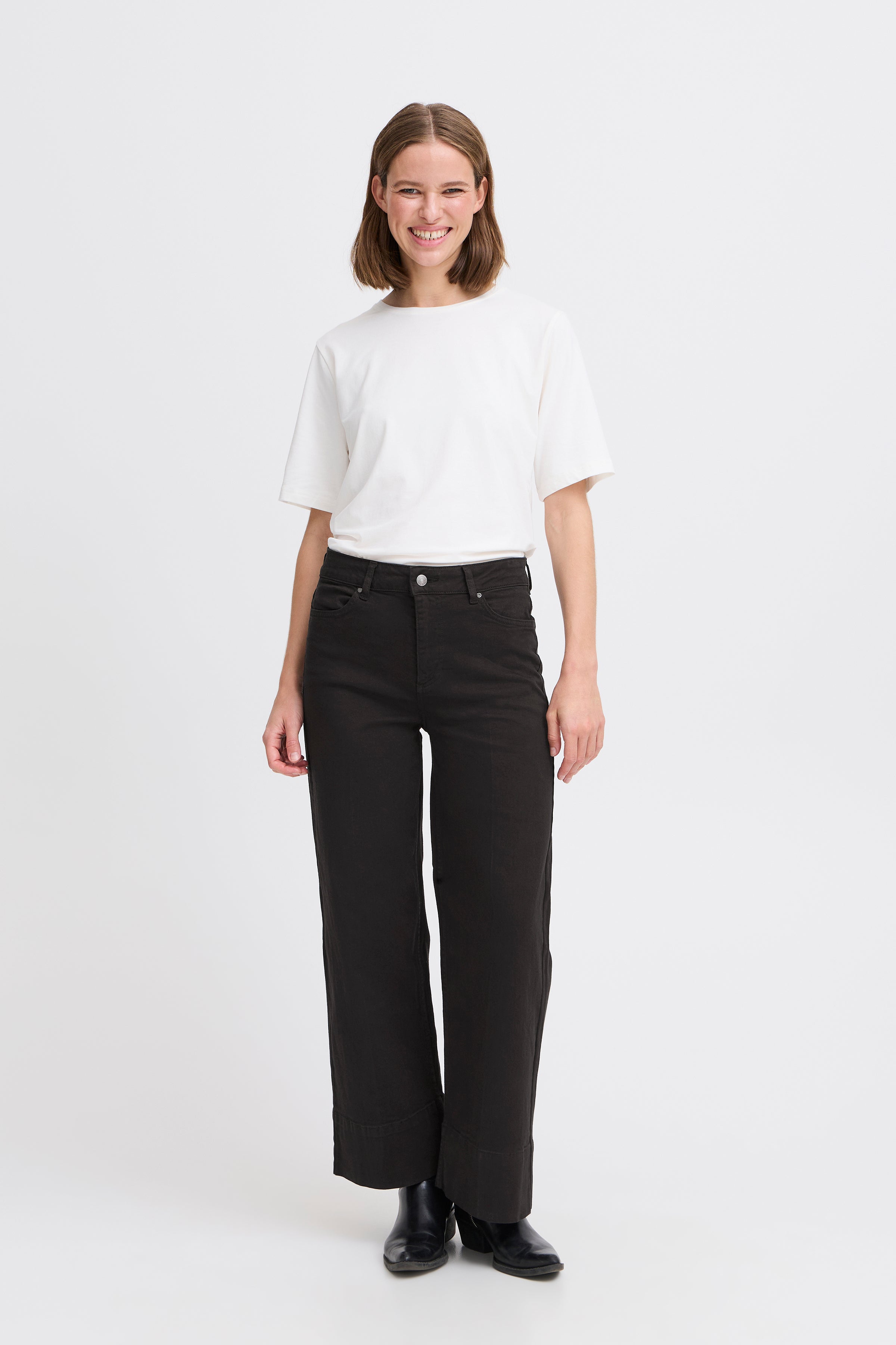 B young Bylydia Black Jean-Trouser-White finn