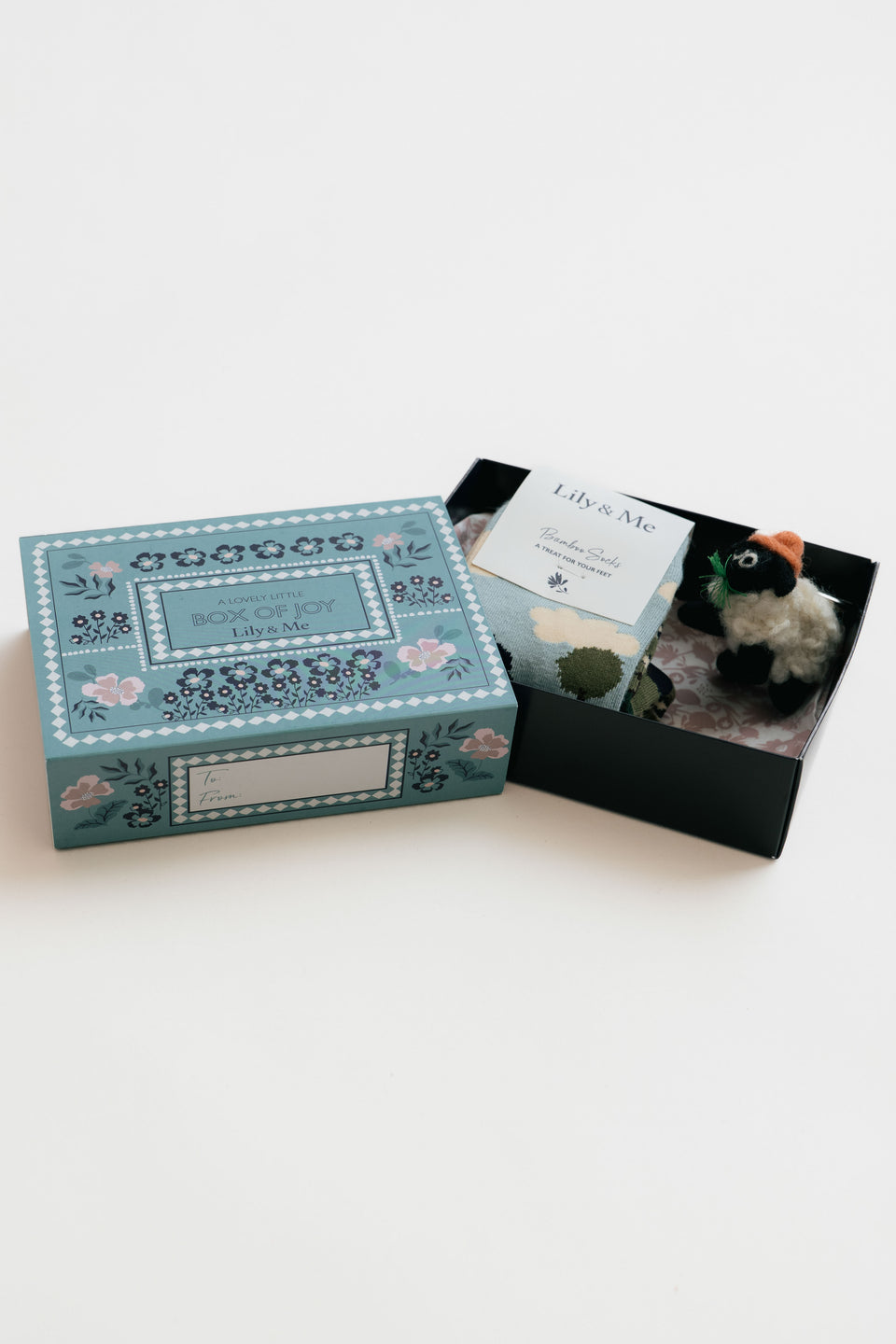 Lily & Me COUNTRY SCENE SHEEP SOCK GIFT BOX