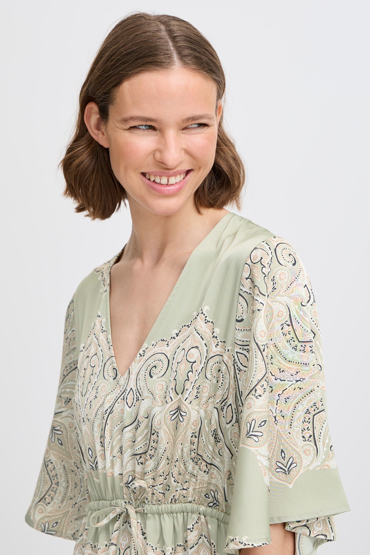 B young Byjannike Dress-White finn