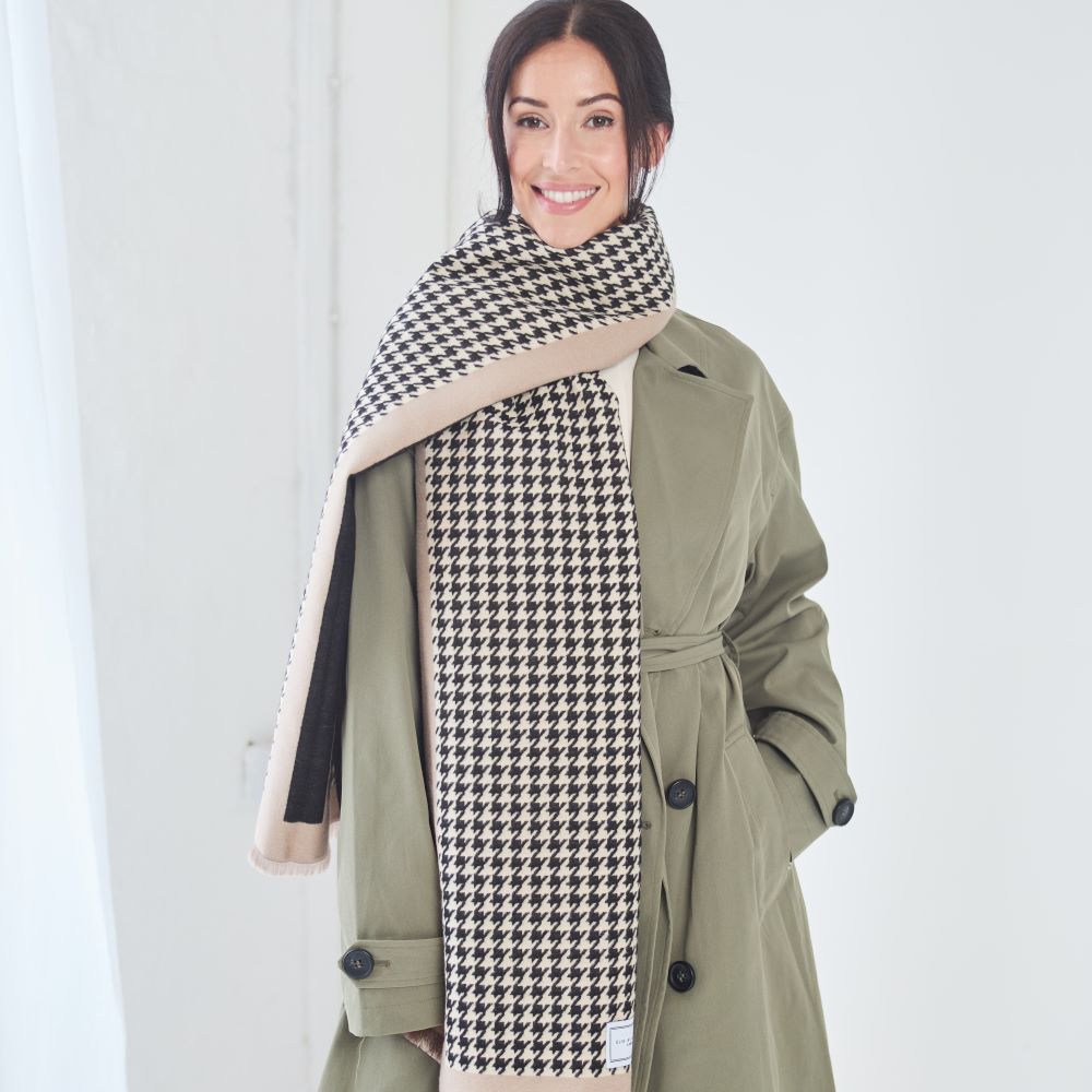 Ellie Beaumont Winter Scarf - Black Dogtooth Check