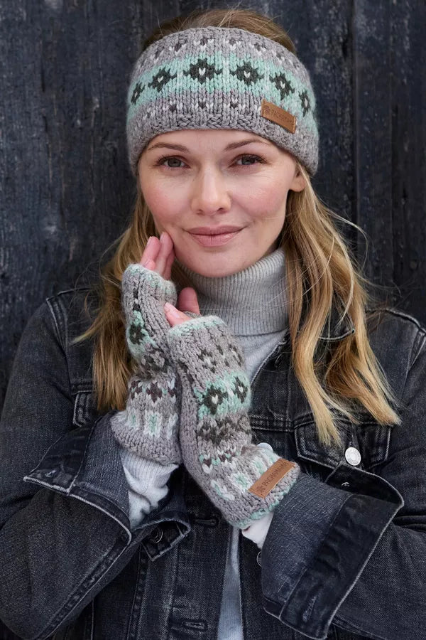 Pachamama Loch Fyne Merino Handwarmer Green-Pachamama-White finn