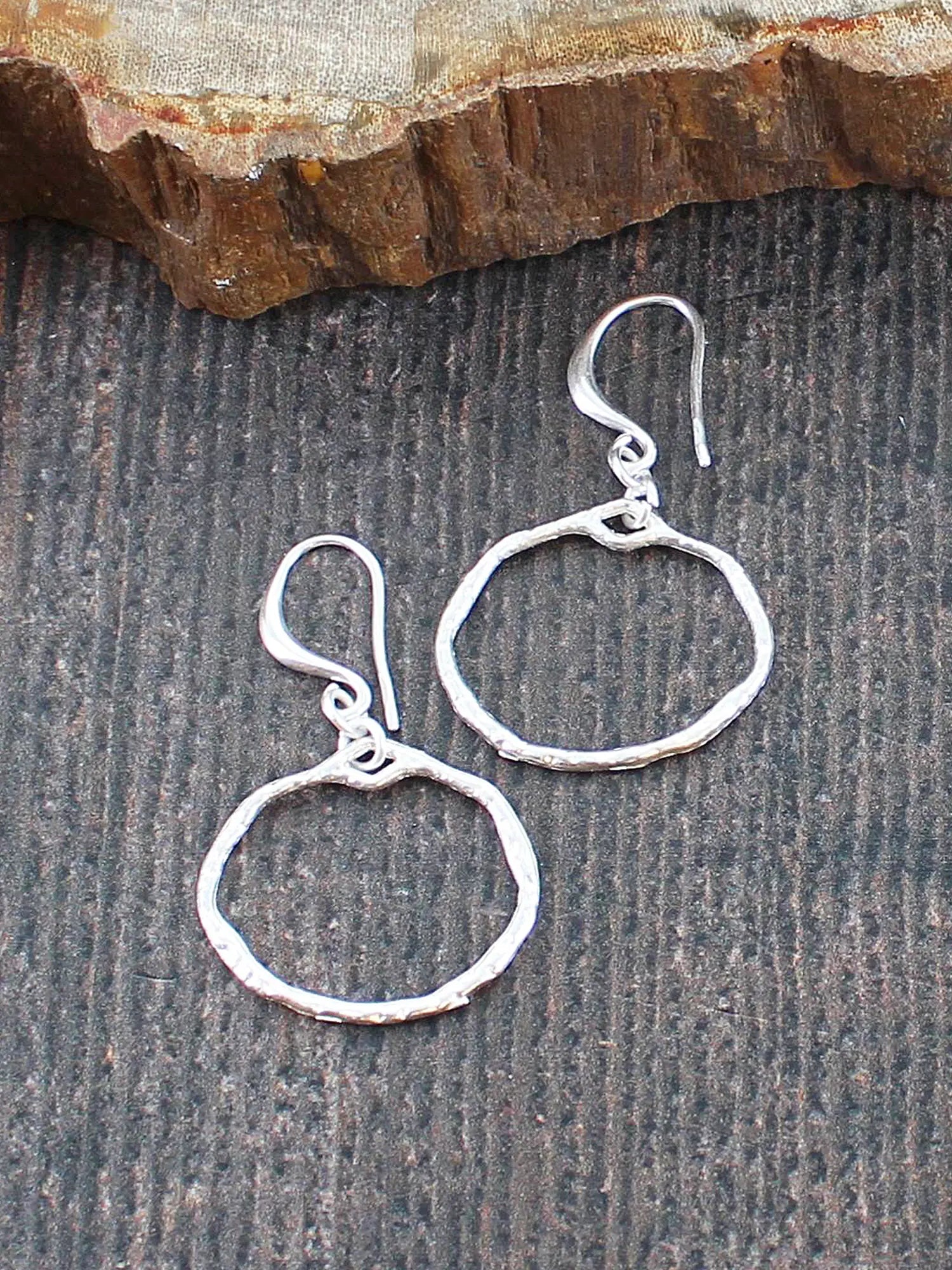 Suzie Blue Simple Ring Earrings GP478-Suzie Blue-White finn