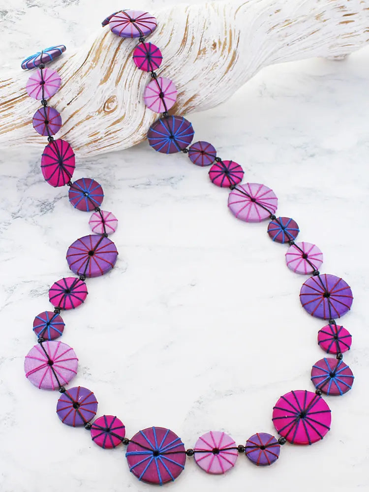 LONG WOODEN DISC & THREAD NECKLACE UJ6501
