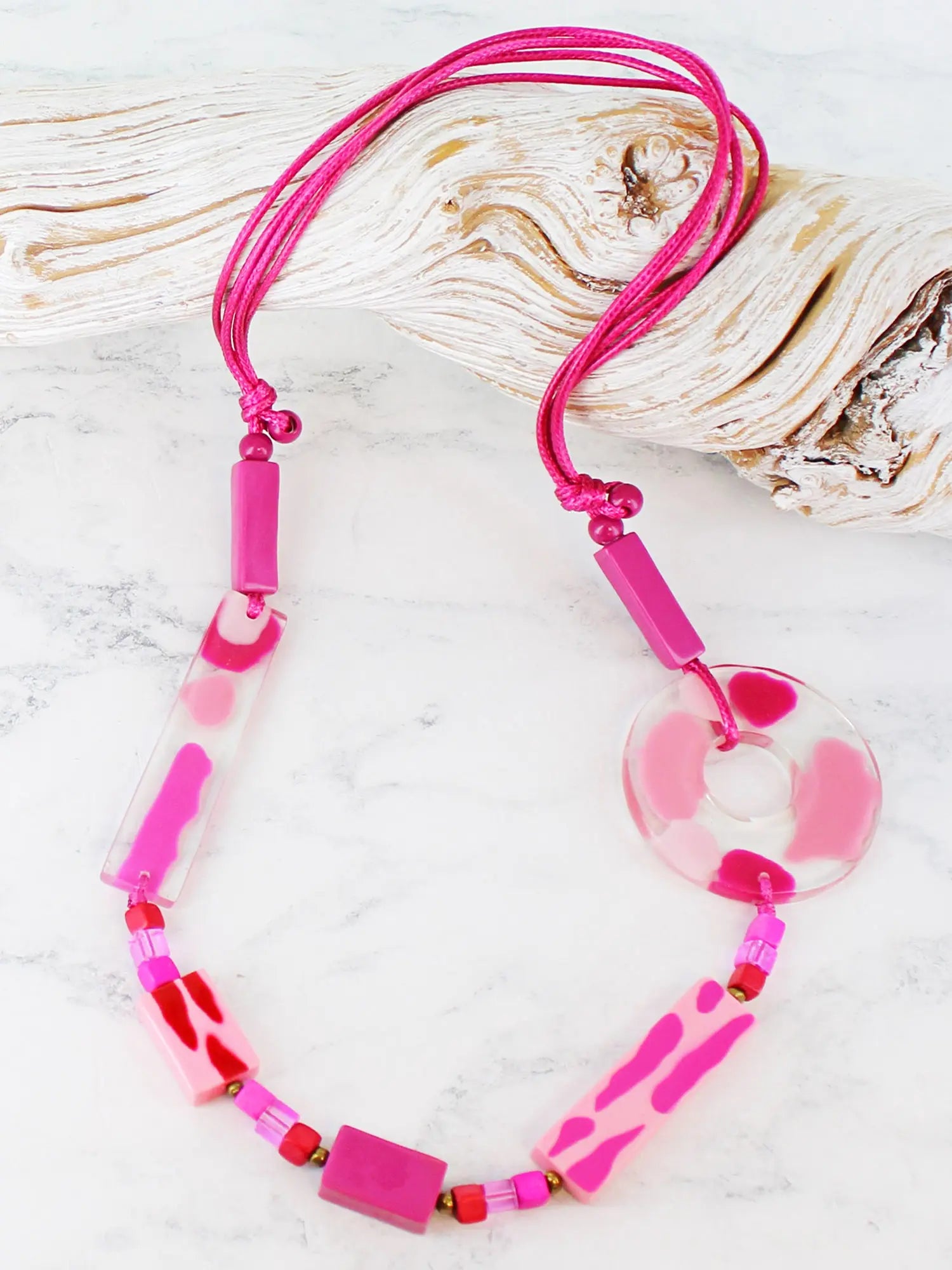 Suzie Blue Asymmetric Resin Necklace UJ1508-Necklace-White finn