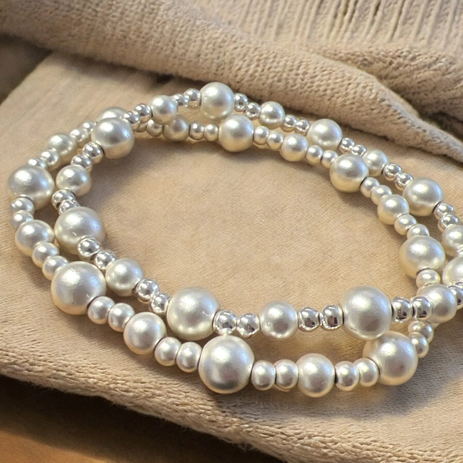 Jess and Lou Silver Beaded Stretch Bracelet-White finn