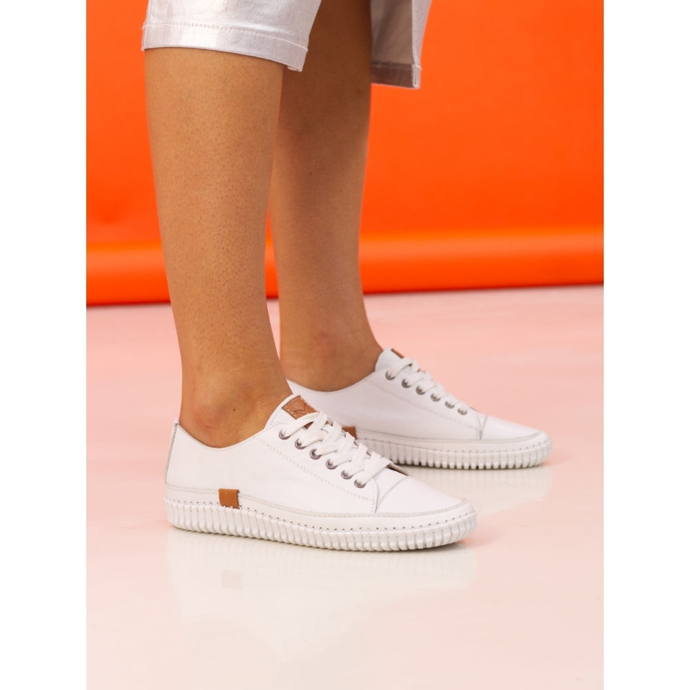 Lunar Trainer Truffle 11